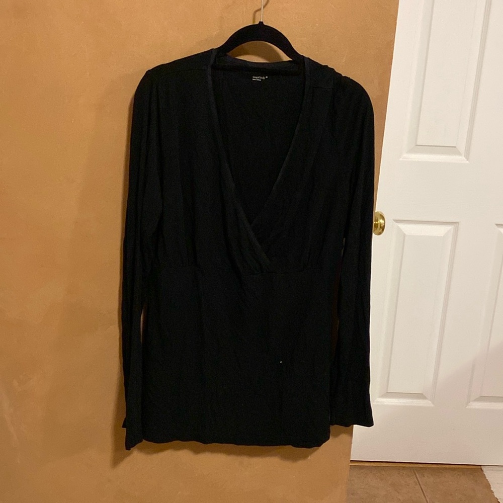 Gap maternity/nursing friendly shirt